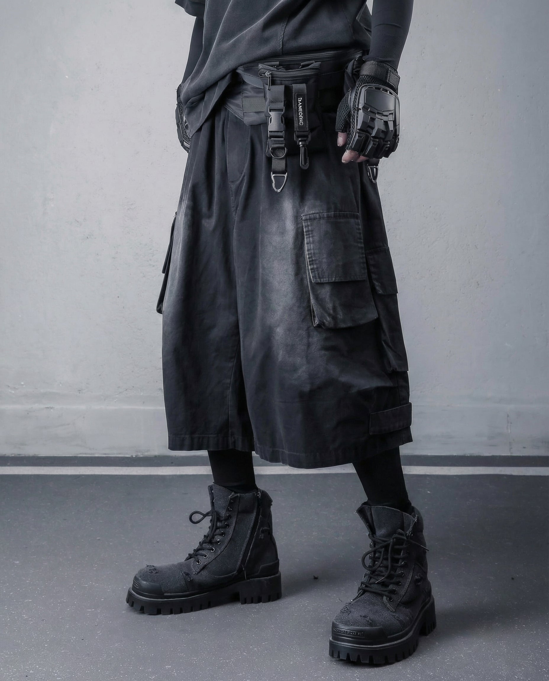 Techwear Distressed Wide-Leg Cargo Shorts