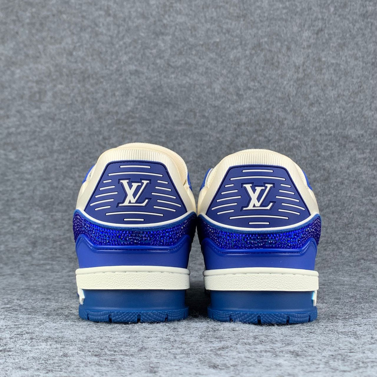 LV Trainer 'White Blue Crystals'
