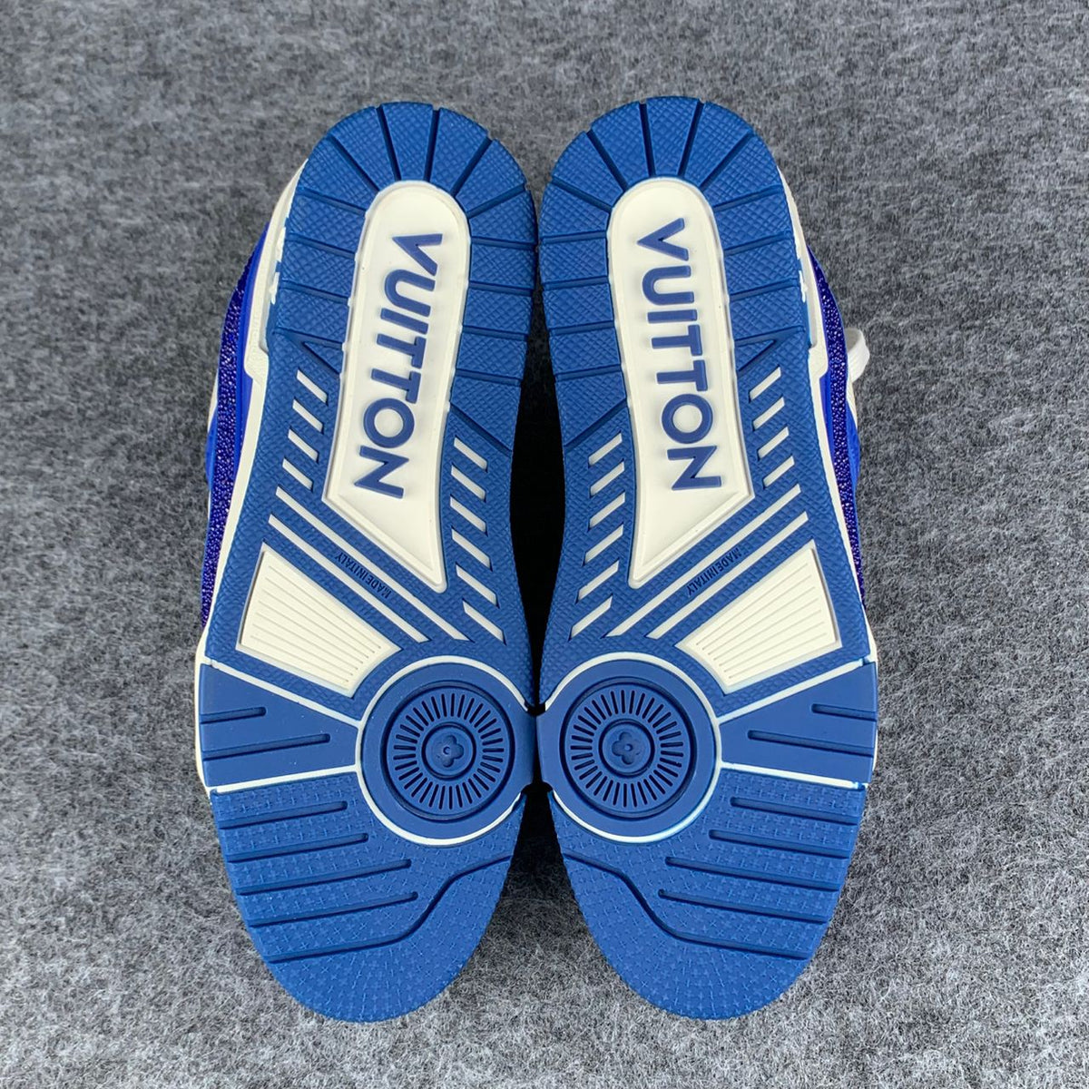 LV Trainer 'White Blue Crystals'